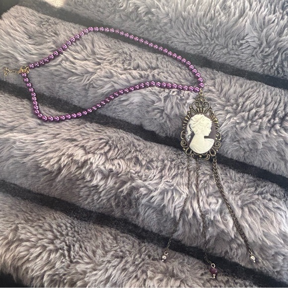 Handcrafted Victorian lady cameo brass filigree pendant beaded necklace - Picture 8 of 9